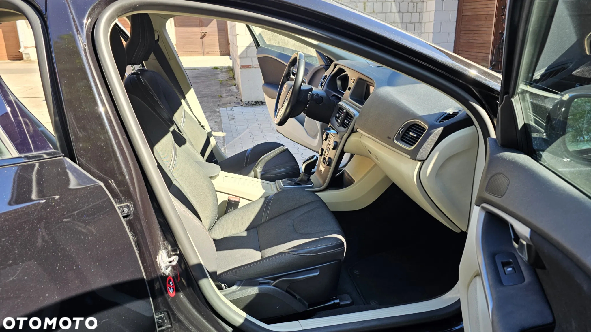 Volvo V40 Cross Country - 17