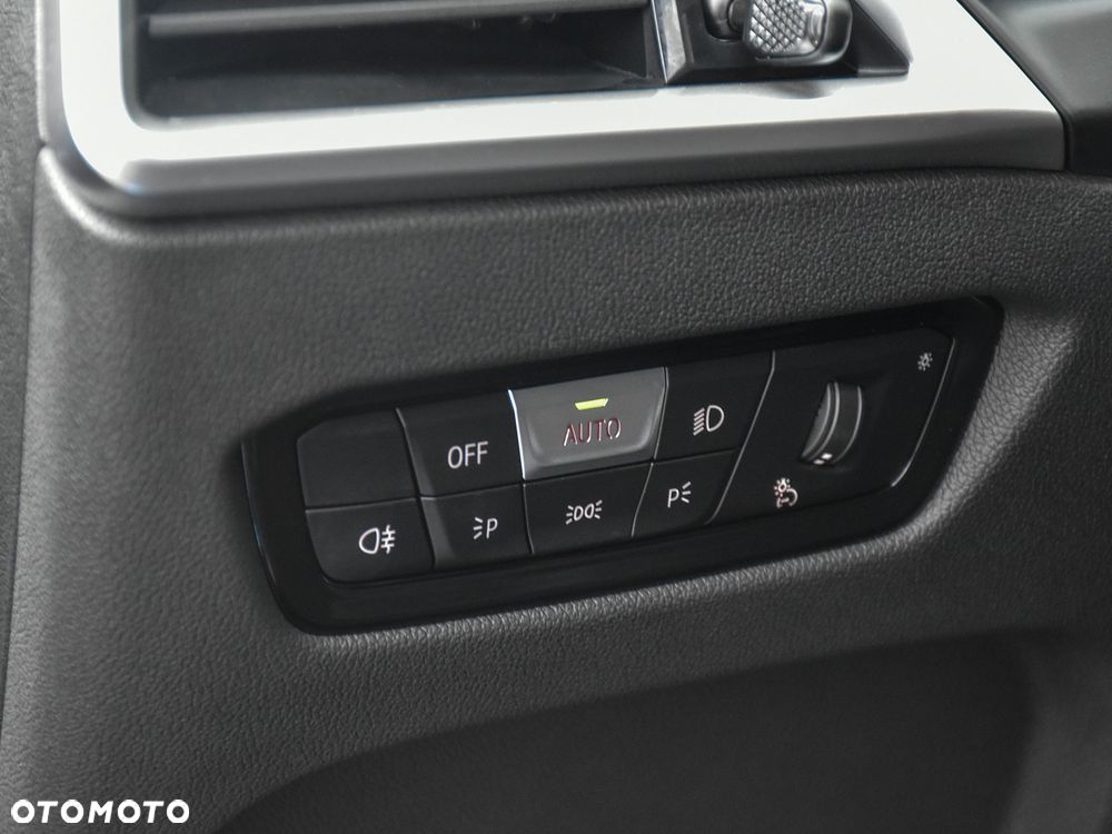 BMW Seria 3 320i xDrive - 25