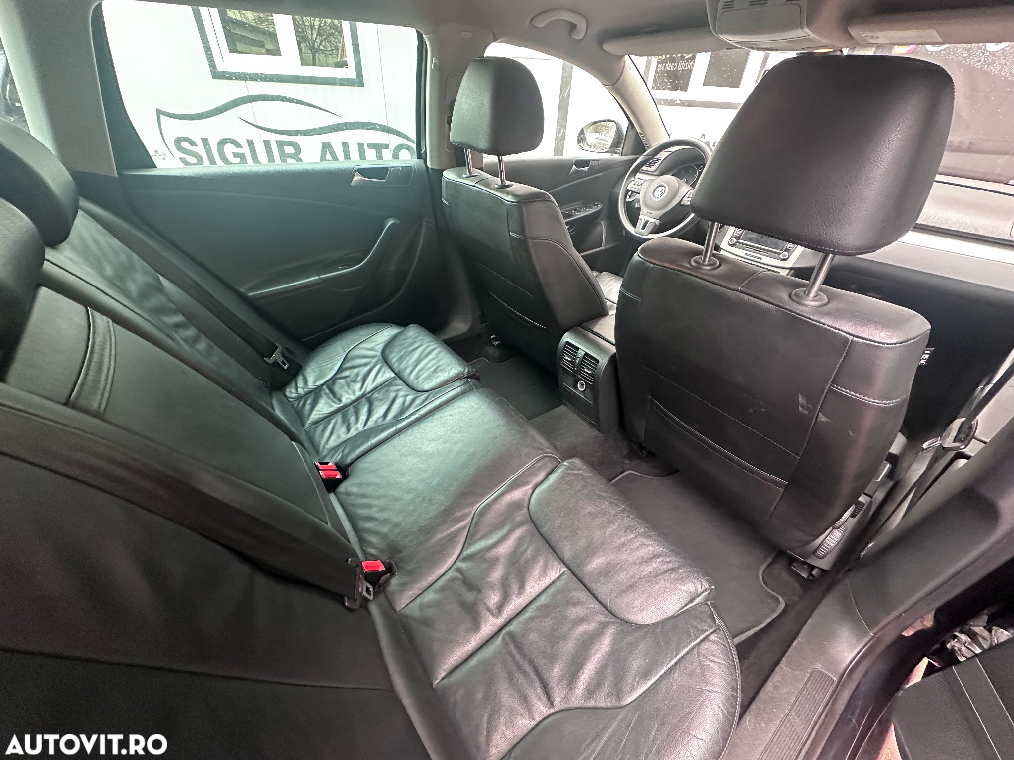 Volkswagen Passat Variant 2.0 Blue TDI DPF DSG Comfortline - 16