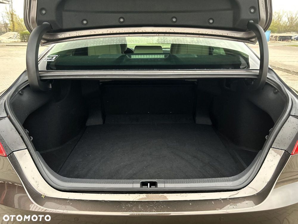 Toyota Camry 2.5 Hybrid Executive CVT - 30