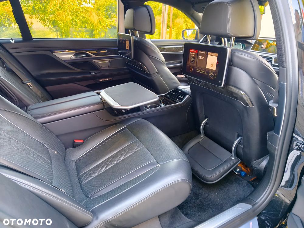 BMW Seria 7 750Li xDrive - 25