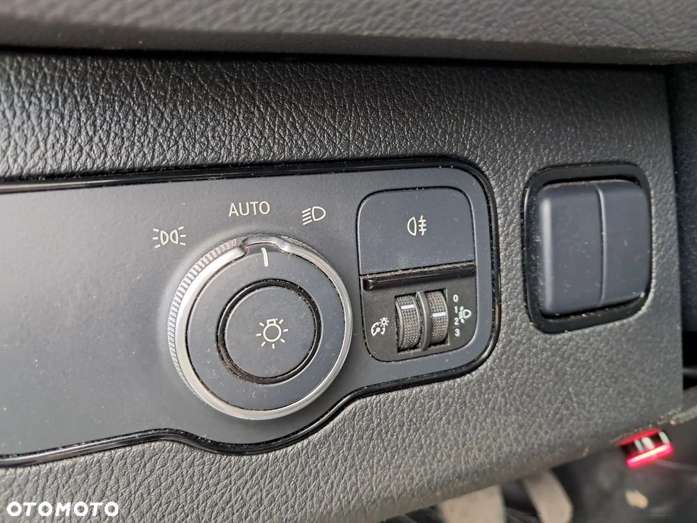 Mercedes-Benz SPRINTER 515 Chłodnia + Winda Salon Polska - 29