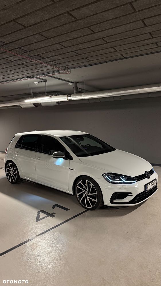 Volkswagen Golf - 1