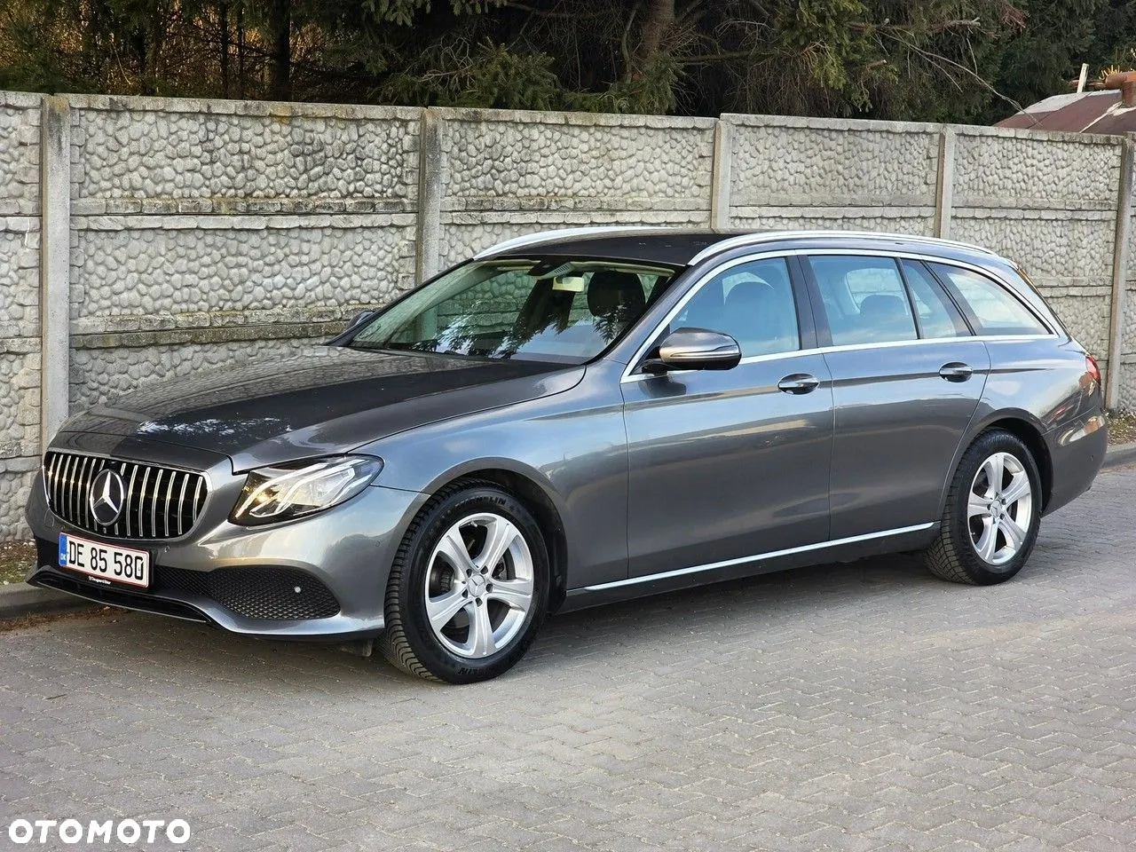 Mercedes-Benz Klasa E 220 d T 9G-TRONIC - 2