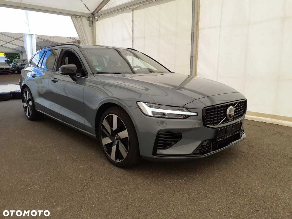 Volvo V60 T6 AWD Plug-In Hybrid Plus Dark - 4