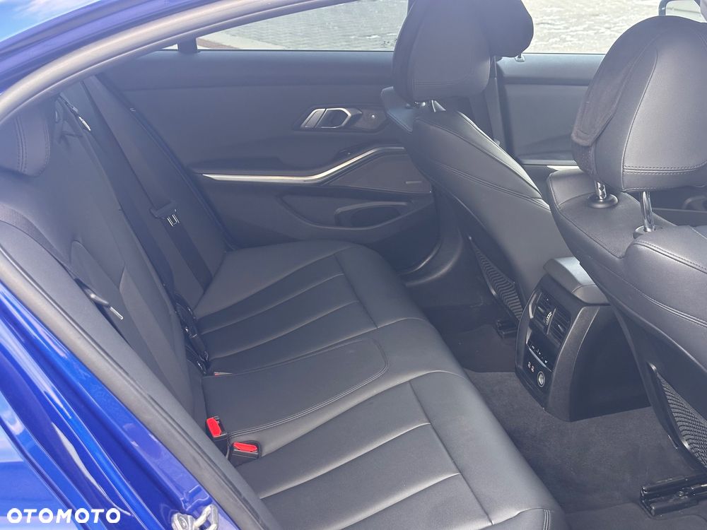 BMW Seria 3 330i xDrive M Sport - 19