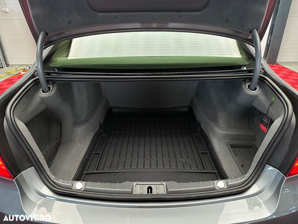 BMW Seria 7 740d xDrive - 33