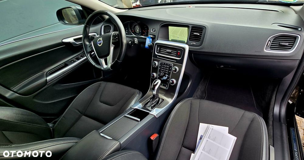 Volvo V60 D4 Drive-E Momentum - 24