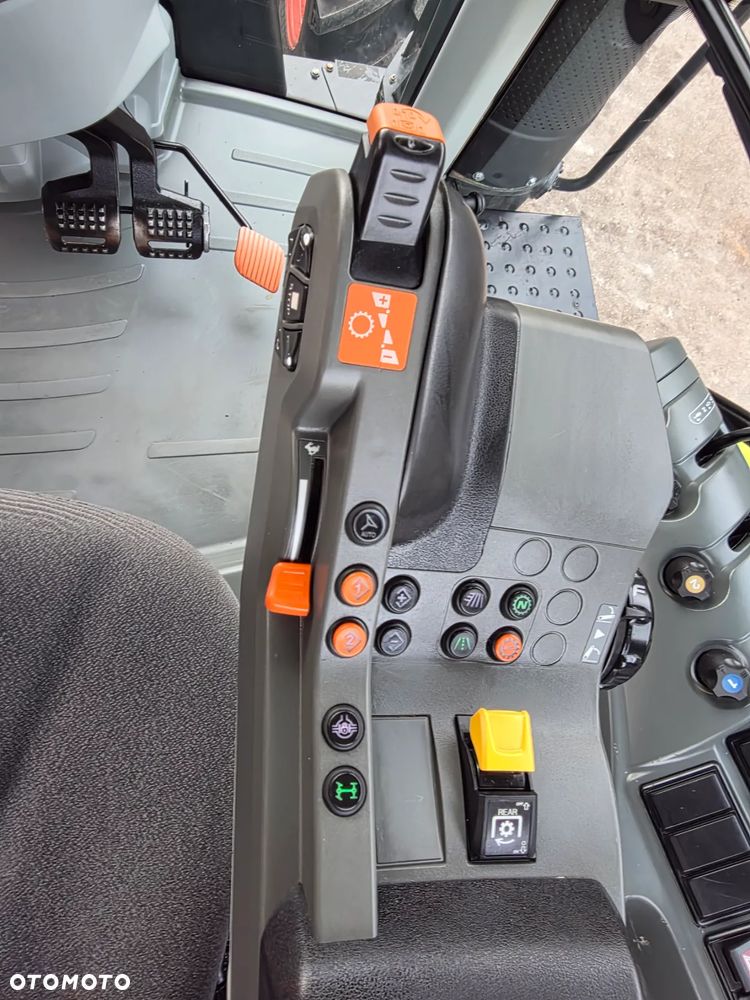 Claas Arion 630 Concept - 14