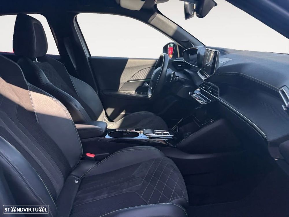 Peugeot 2008 1.5 BlueHDi GT EAT8 - 14