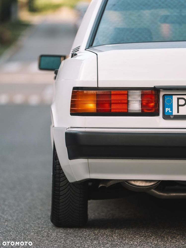 Mercedes-Benz W201 (190) - 12