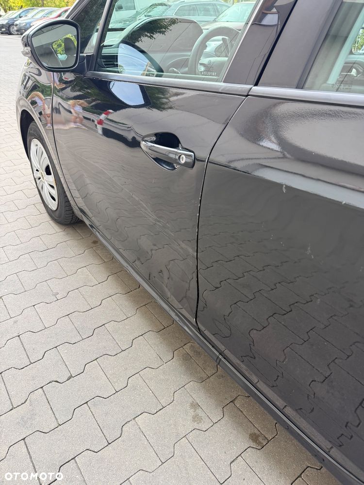 Peugeot 208 - 10