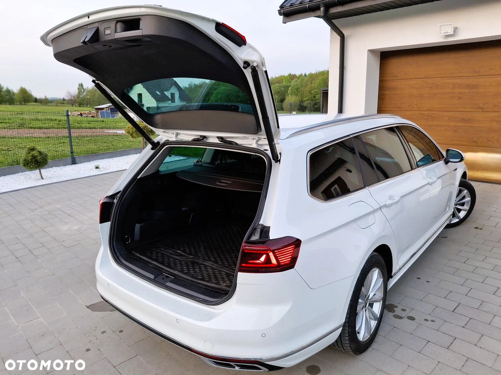 Volkswagen Passat Variant 2.0 TDI SCR DSG 4Motion Elegance - 35