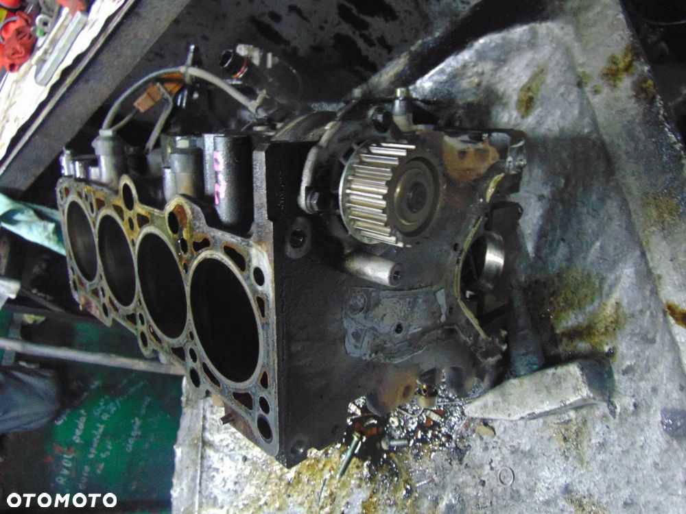Blok silnika VW Golf 5 2,0 tfsi - 9