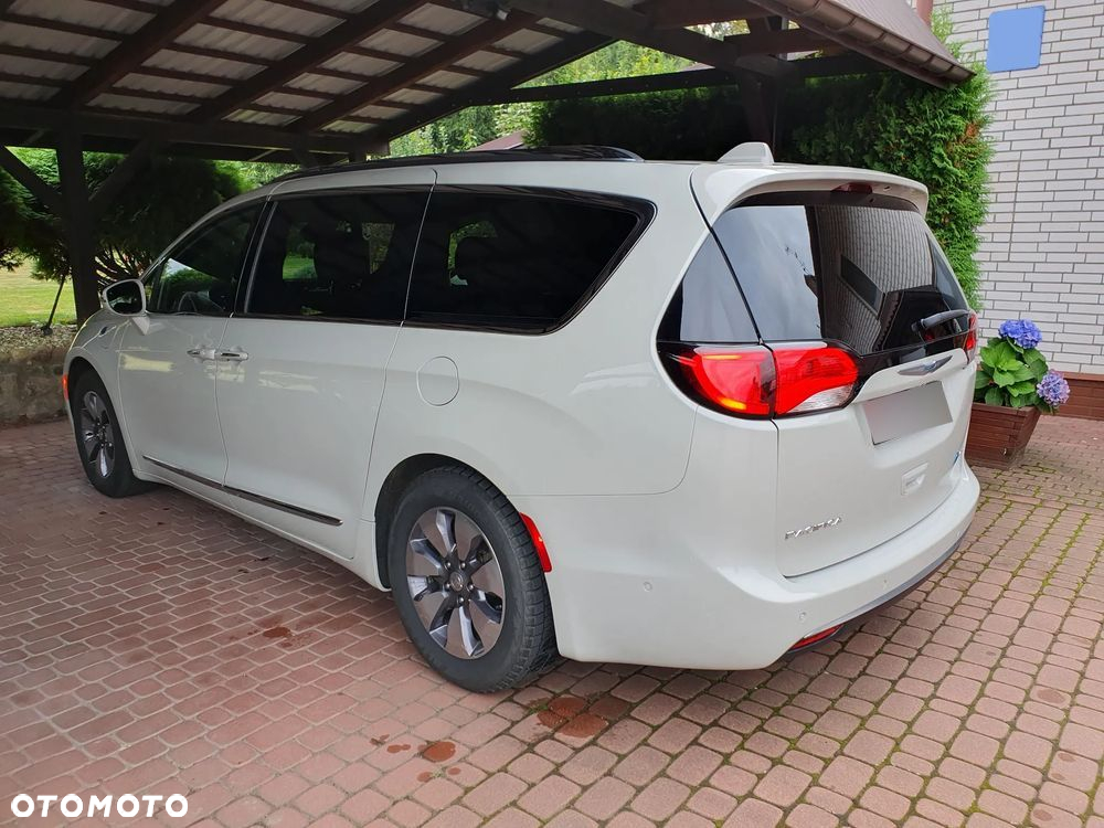 Chrysler Pacifica - 11