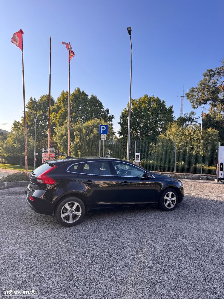 Volvo V40 2.0 D2 Momentum Geartronic - 9