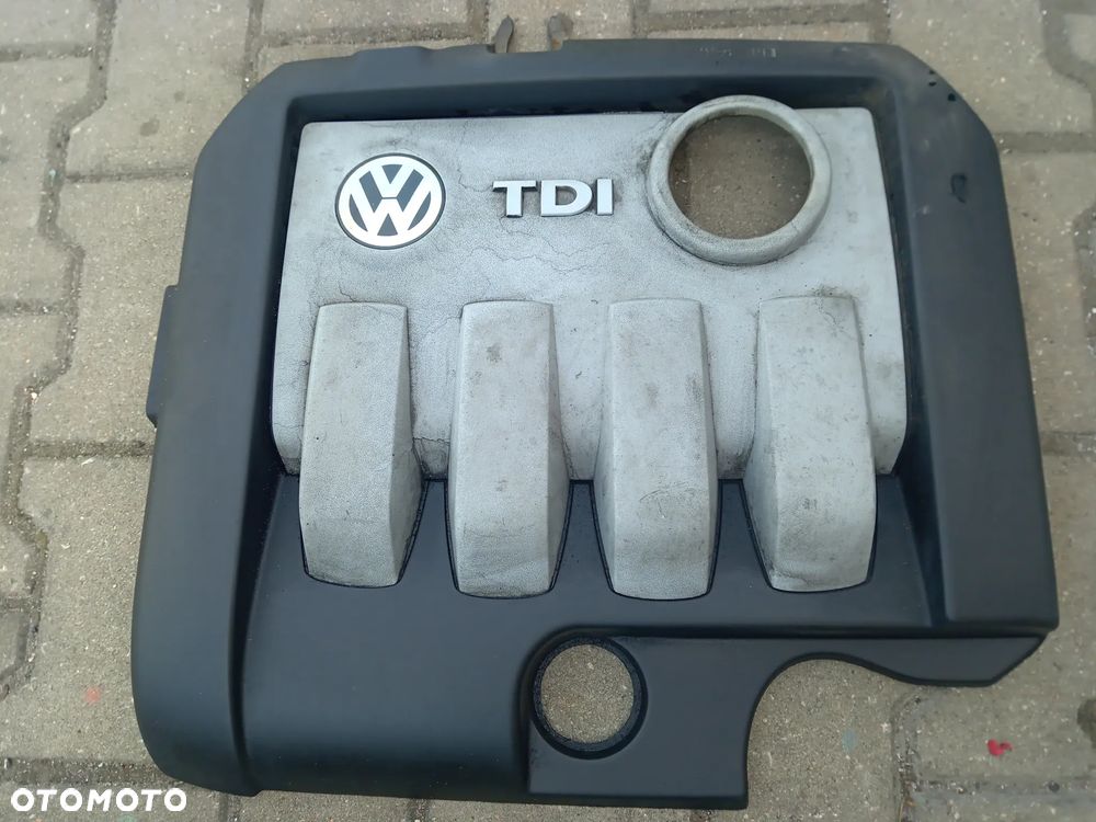 VW Touran I Golf  1.9 TDI osłona górna silnika na silnik - 1