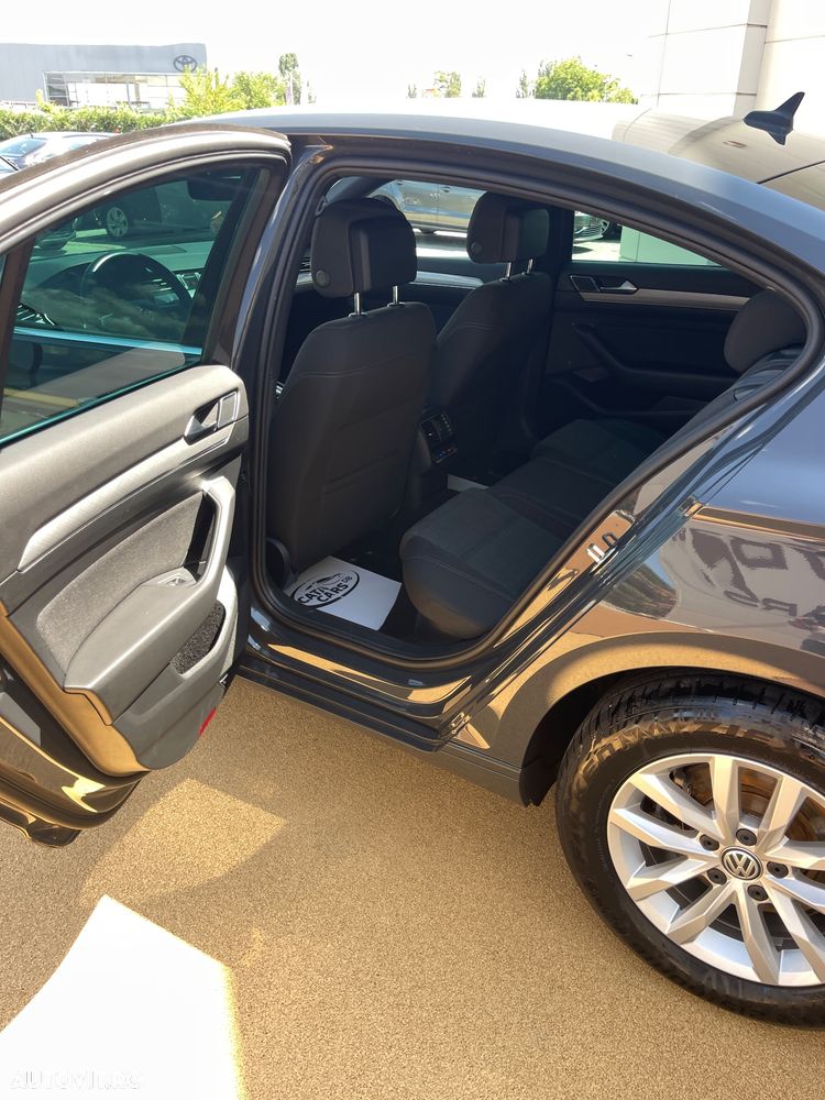 Volkswagen Passat 1.6 TDI SCR DSG Business - 27