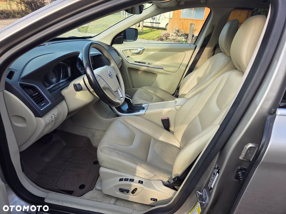 Volvo XC 60 T5 AWD Momentum - 5