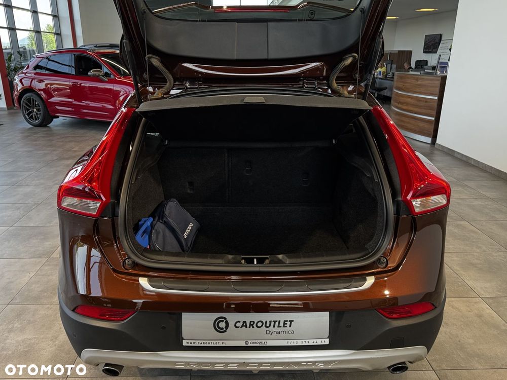 Volvo V40 Cross Country - 10