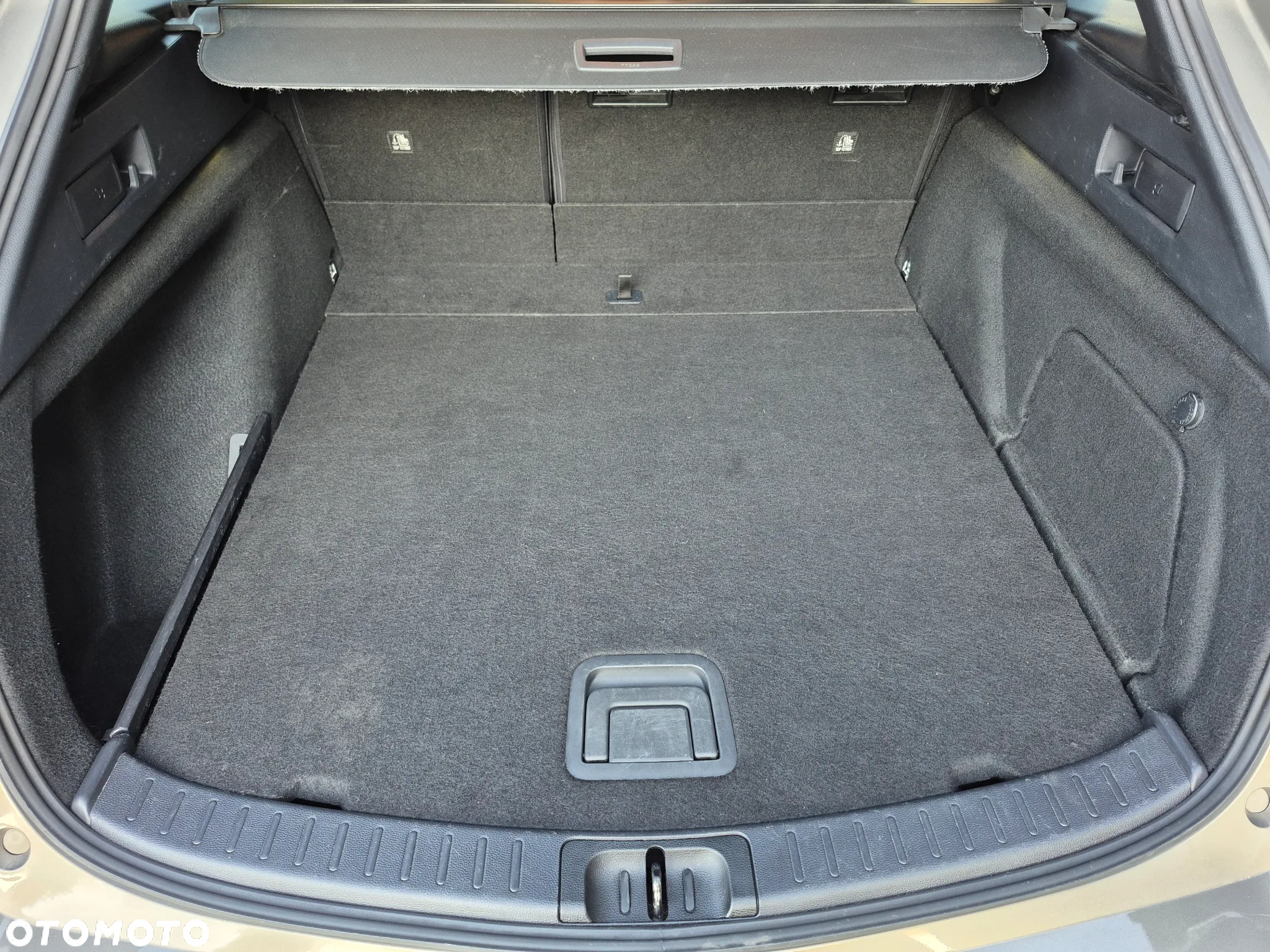 Toyota Corolla 2.0 Hybrid Comfort - 7