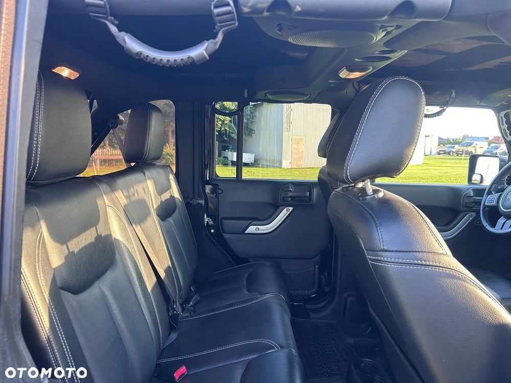 Jeep Wrangler 3.6 Unlim Sahara - 19