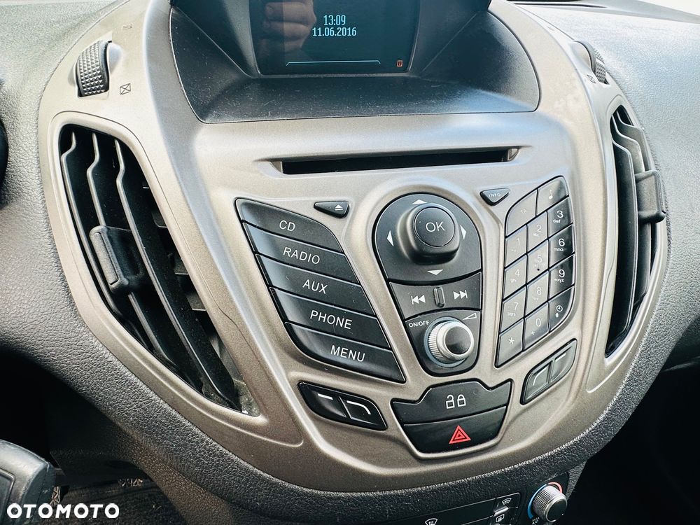 Ford Tourneo Courier - 12