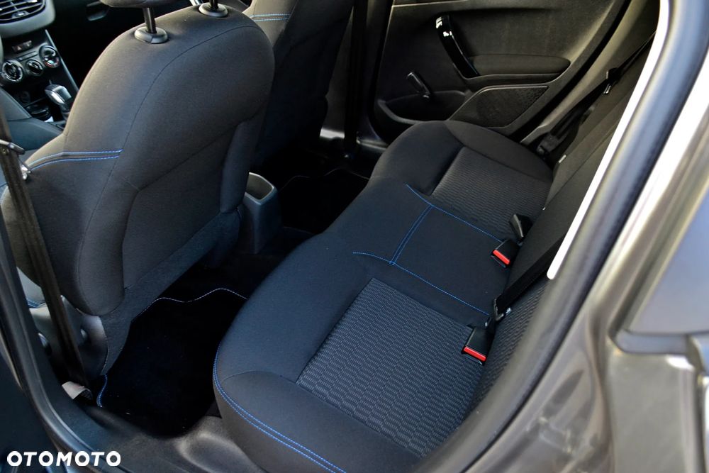 Peugeot 208 - 16