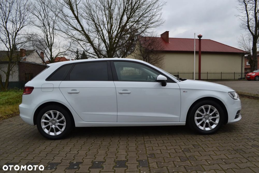 Audi A3 Sportback 1.6 TDI (clean diesel) S line Sportpaket - 4
