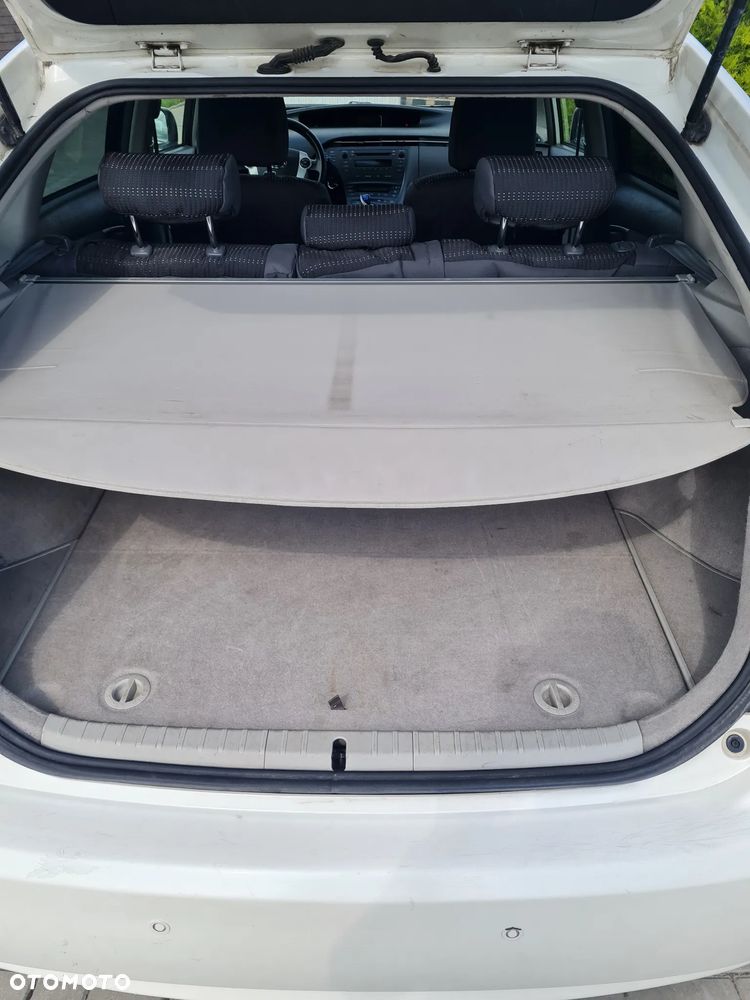 Toyota Prius (Hybrid) - 5