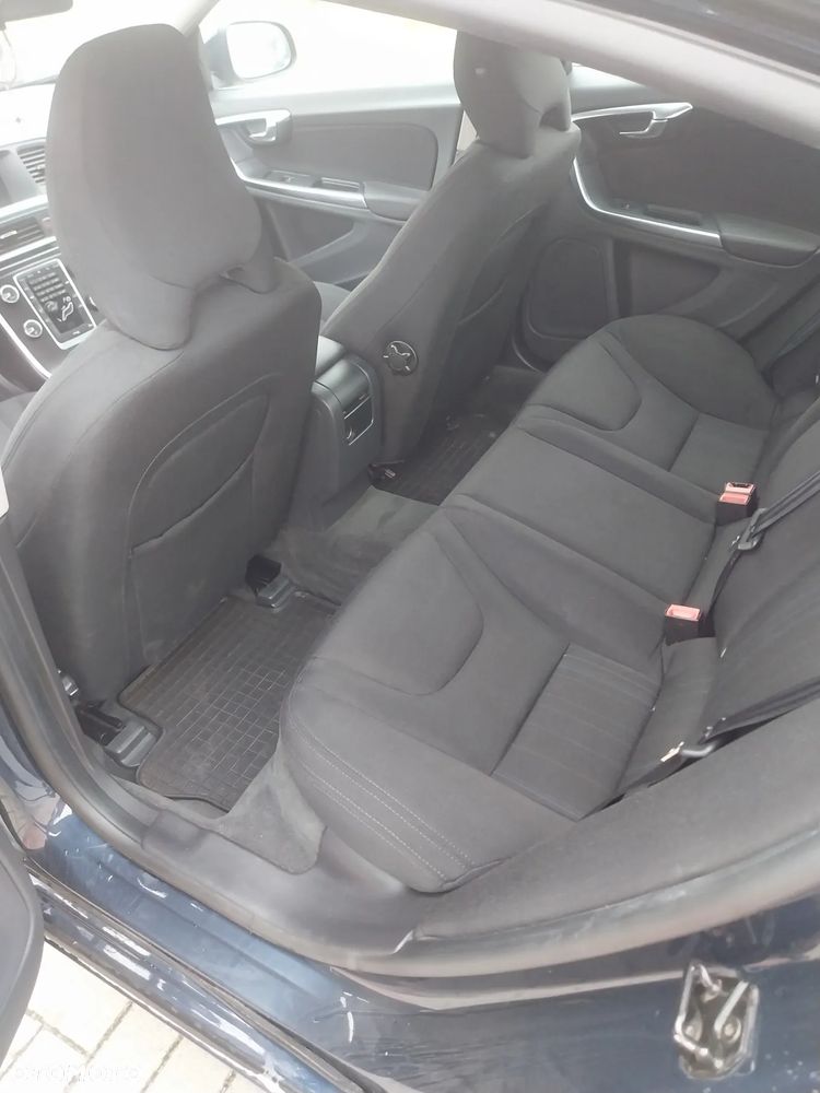 Volvo S60 D2 R-Design - 10