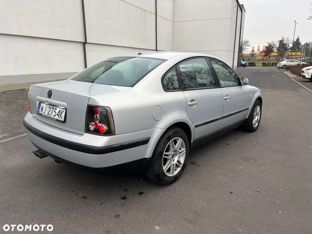 Volkswagen Passat 1.8T Trendline - 11