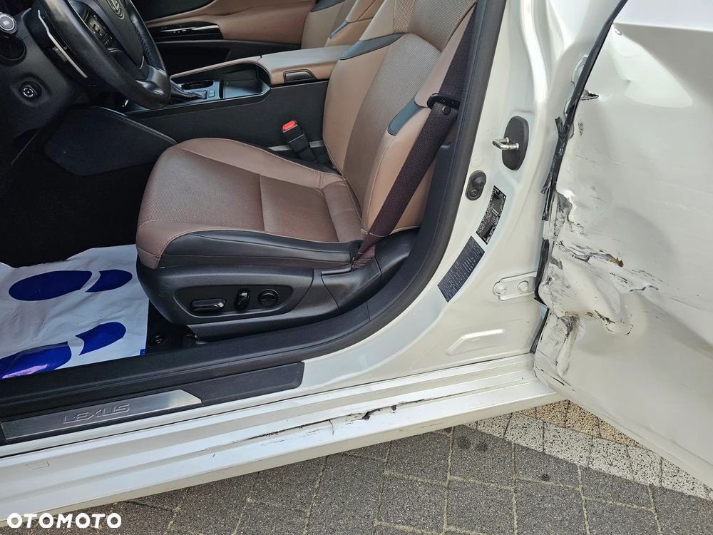 Lexus ES 300h Business Edition - 16