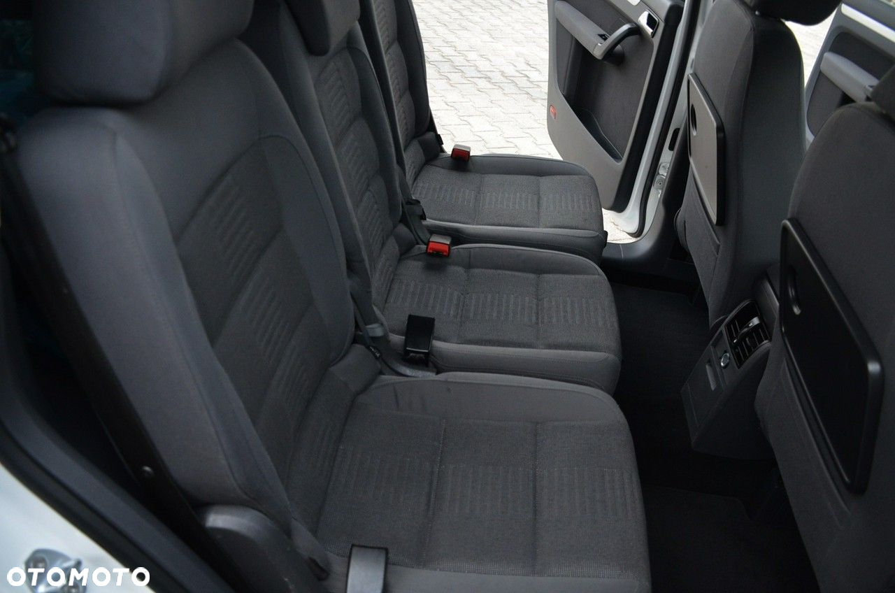 Volkswagen Touran - 13