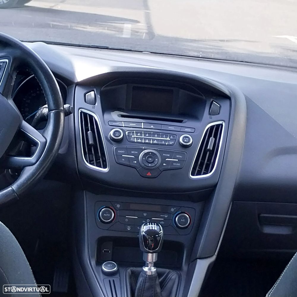 Ford Focus SW - 12