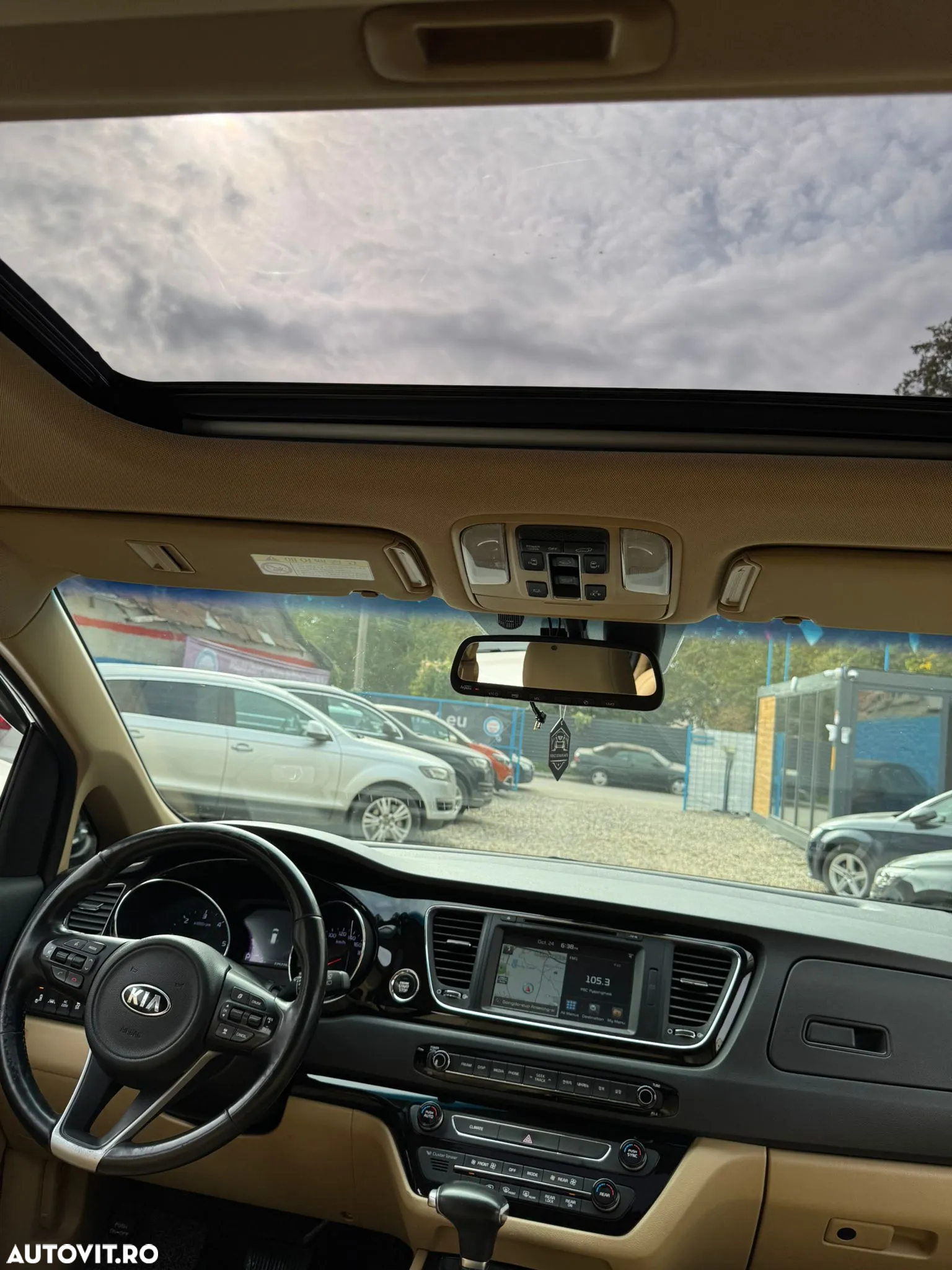 Kia Carnival - 12