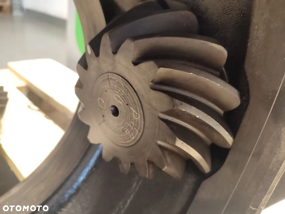 Dyferencjał  7550105701  John Deere 6175 M - 12