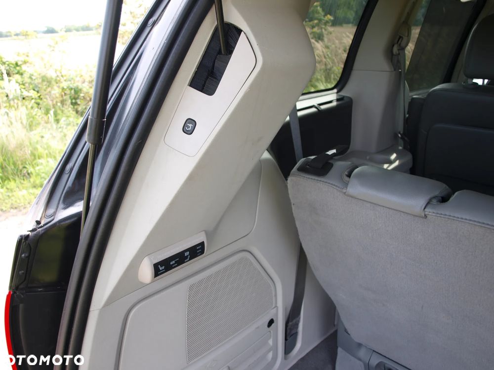 Volkswagen Routan - 30