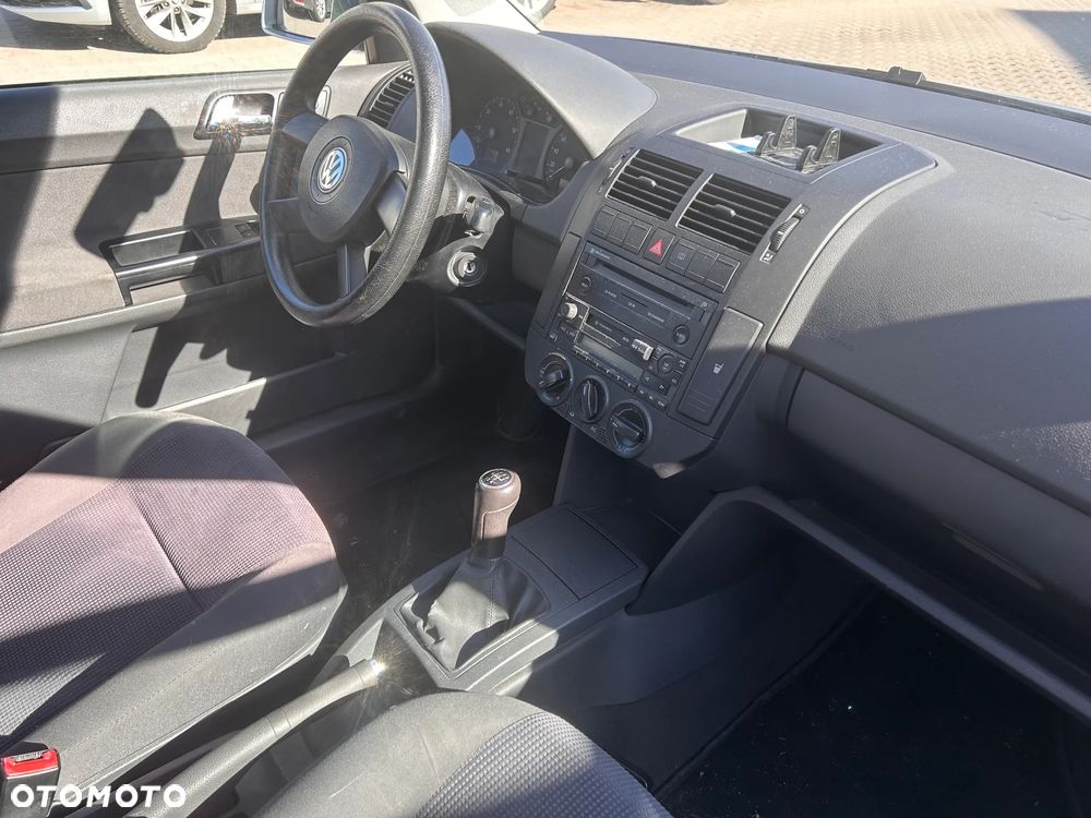 Volkswagen Polo - 2