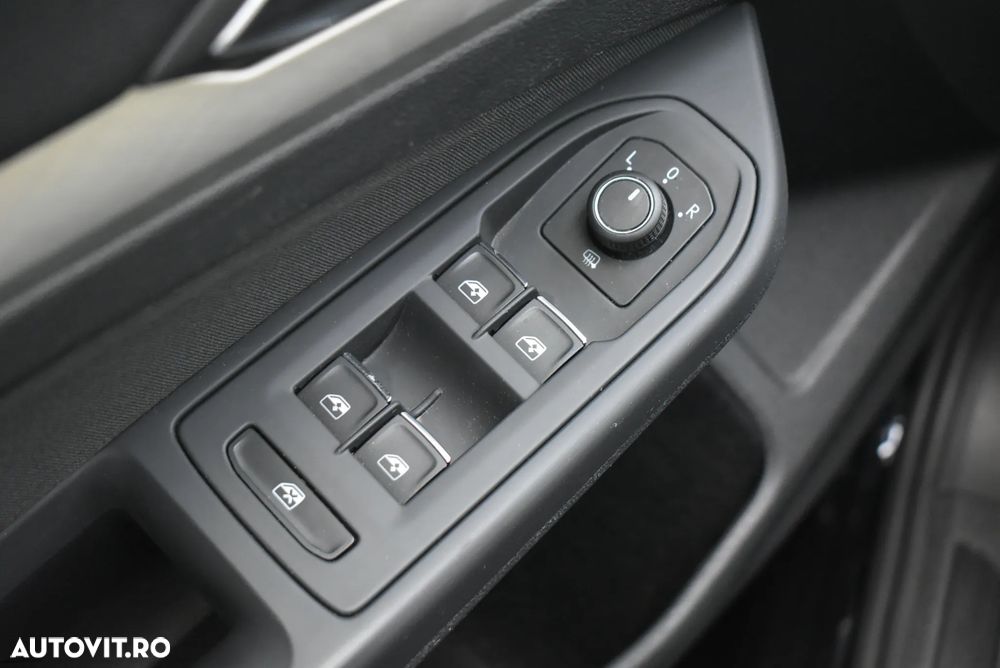 Volkswagen Golf 1.0 eTSI DSG MHEV Life - 12