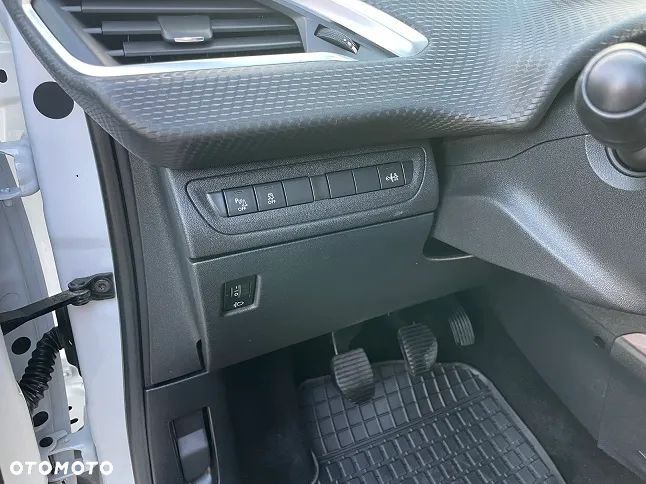 Peugeot 2008 1.2 Pure Tech Active - 11