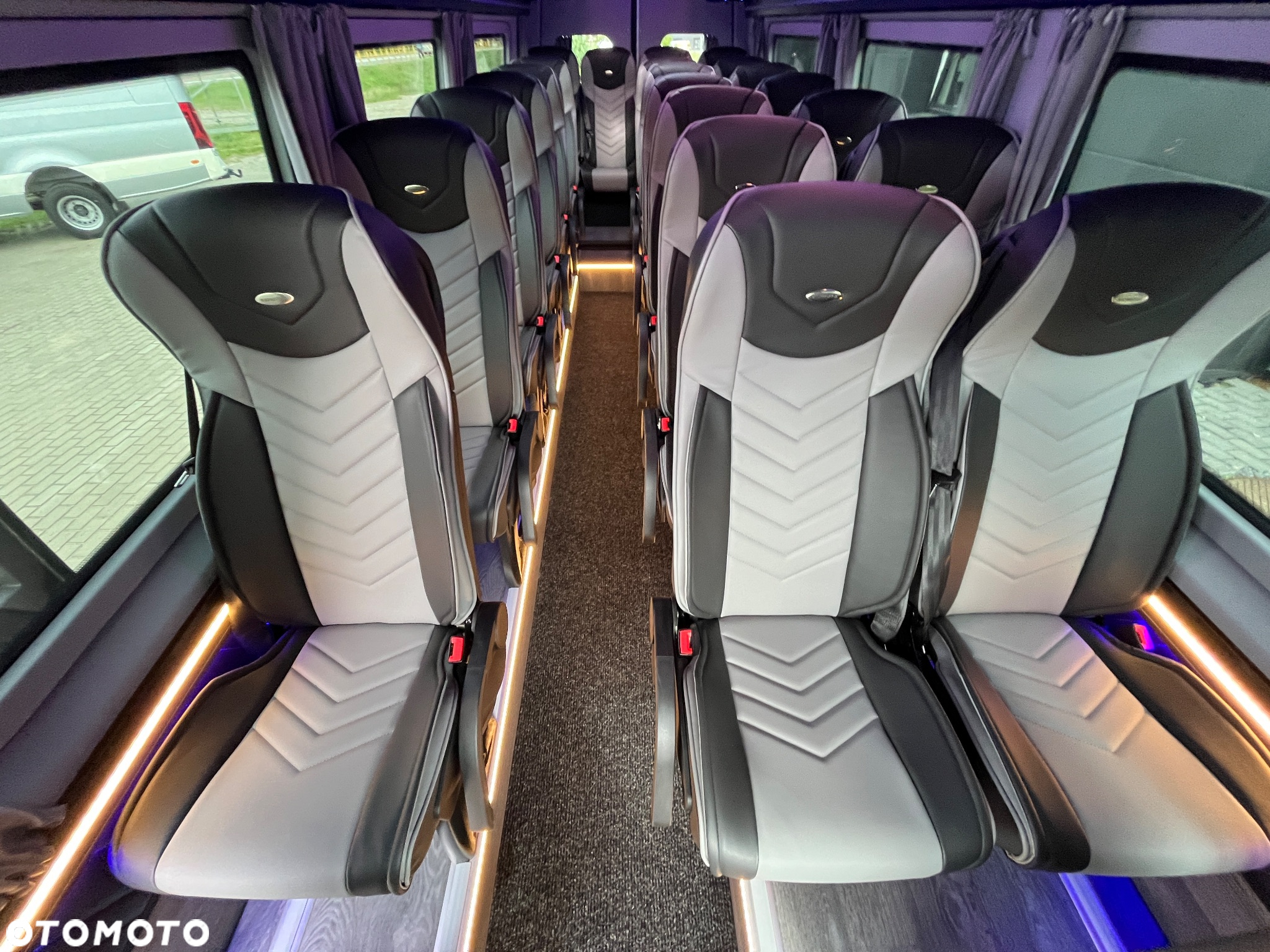 Mercedes-Benz Sprinter 519 - 12