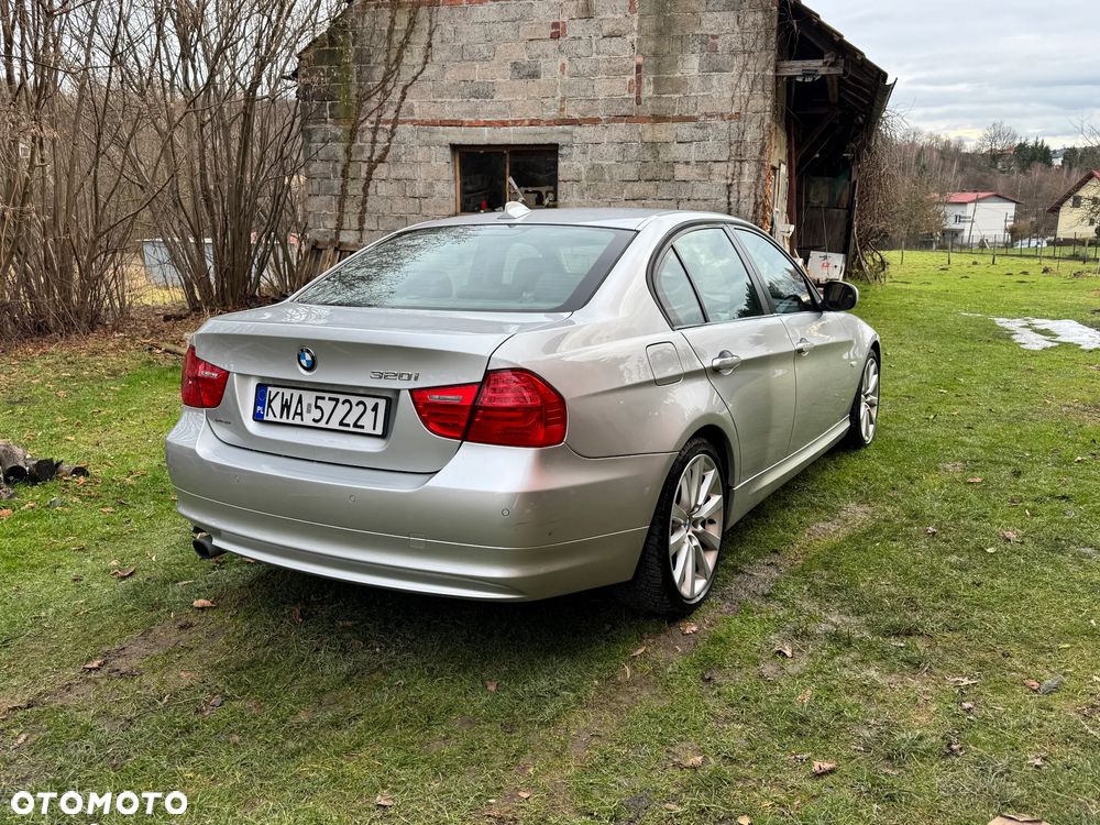 BMW Seria 3 320i Edition Exclusive - 3