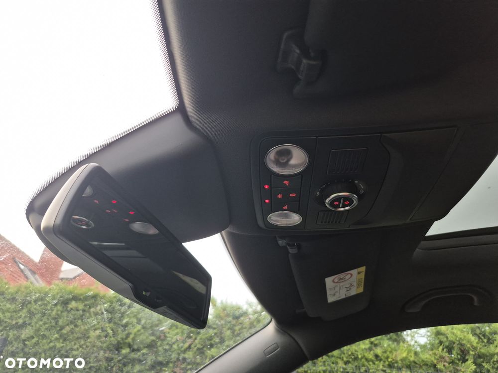 Volkswagen Tiguan 2.0 TDI SCR BlueMotion Technology Lounge Sport & Style - 35