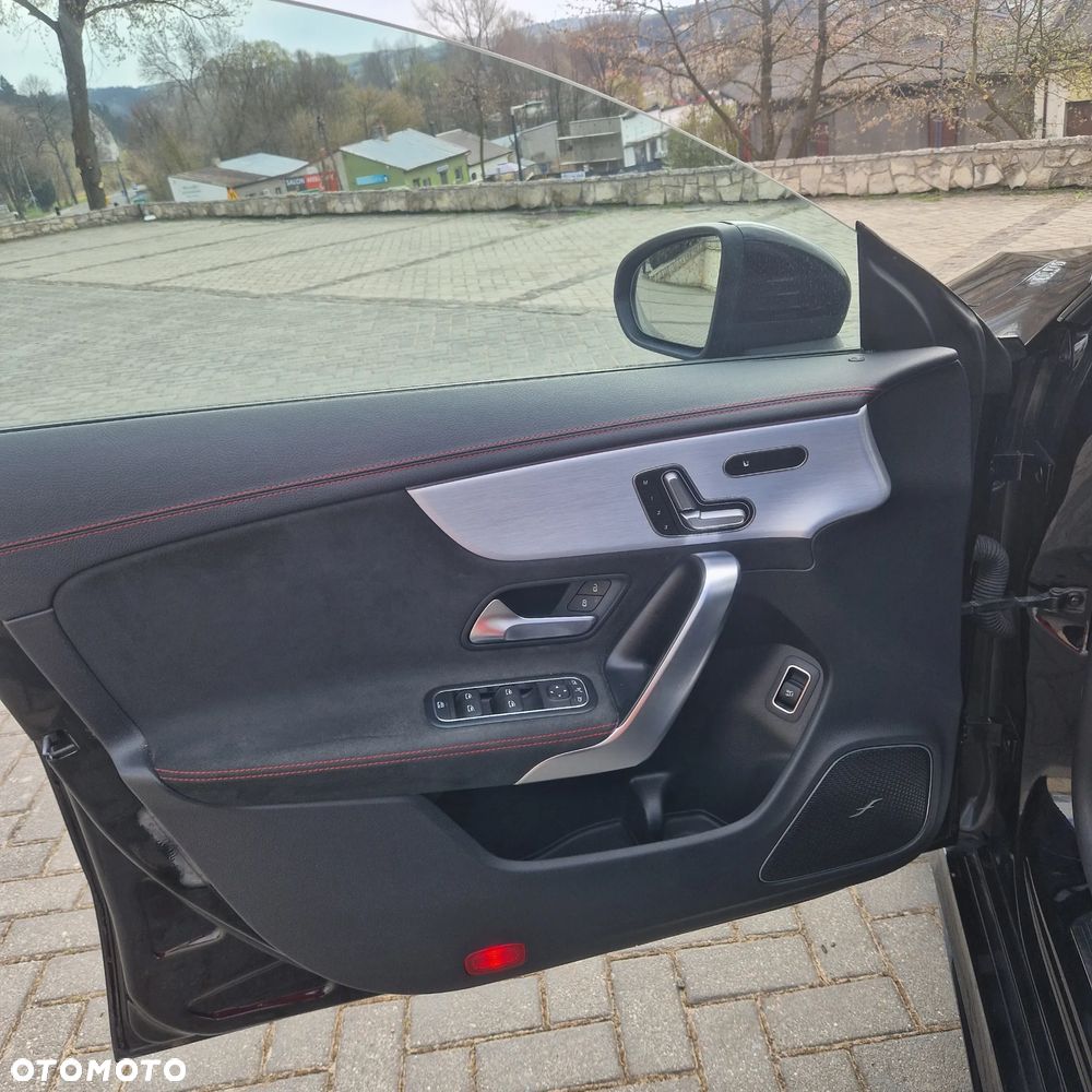 Mercedes-Benz CLA 200 7G-DCT AMG Line - 17