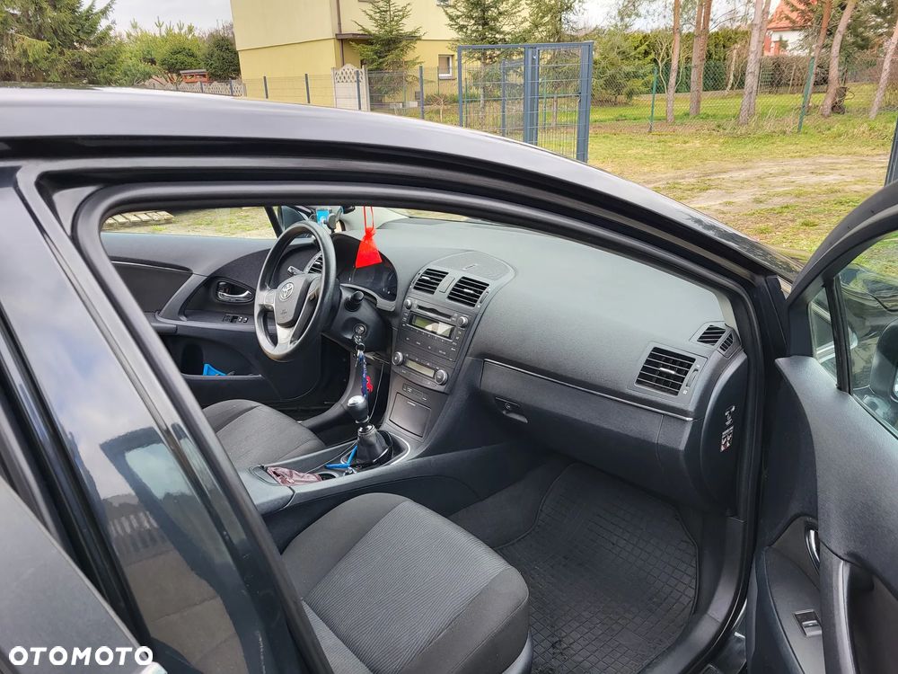 Toyota Avensis 2.0 D-4D 2010 - 13