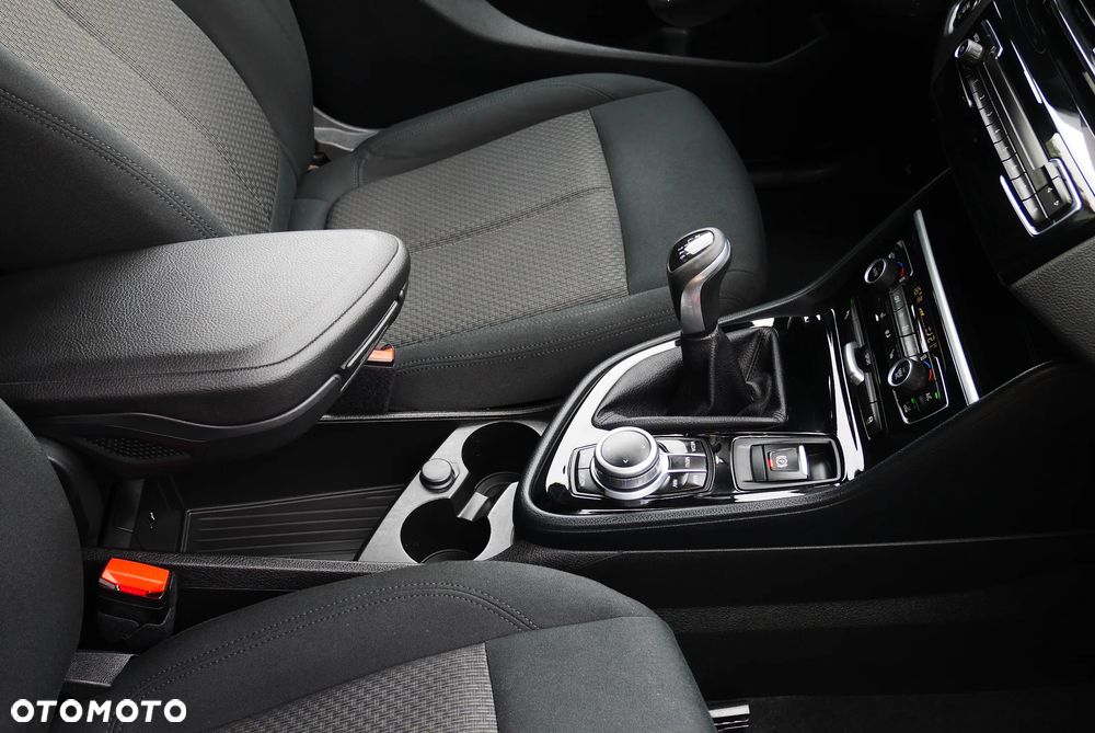 BMW Seria 2 218d Sport Line - 24