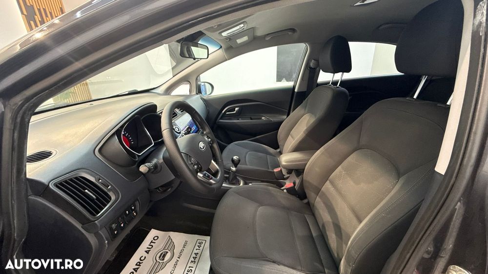 Kia Rio - 12