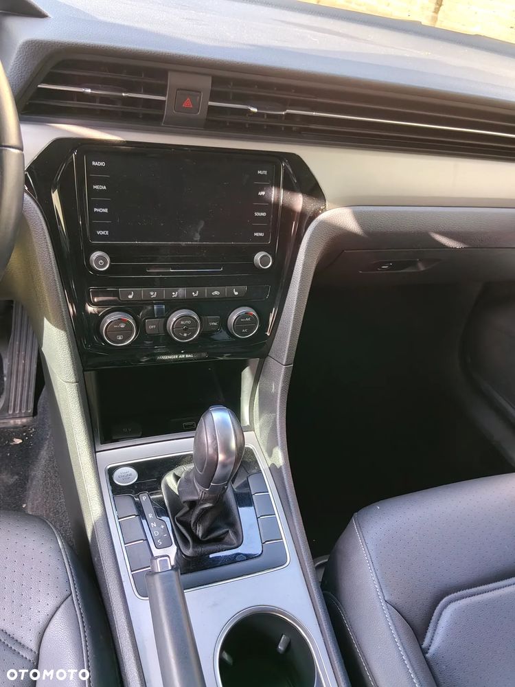 Volkswagen Passat - 4