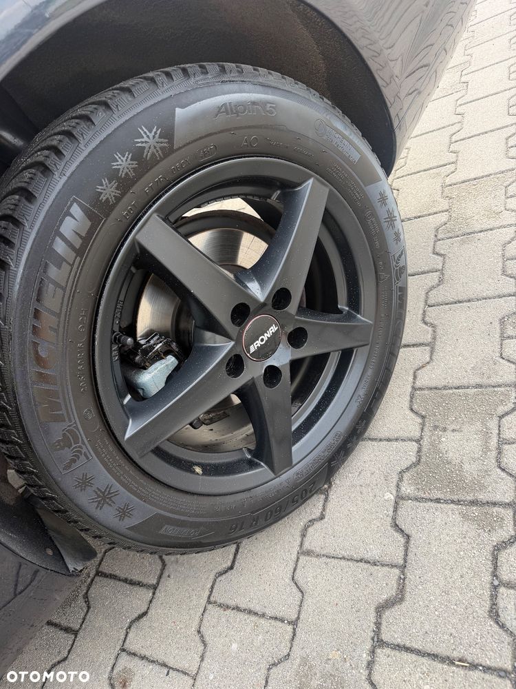 Volkswagen Golf 1.6 TDI DPF Style - 27